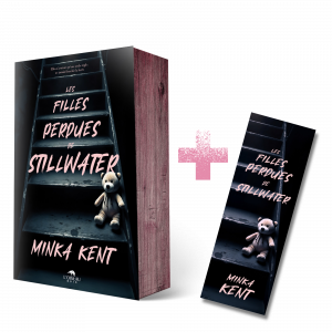 Précommande - Les Filles perdues de Stillwater : ce livre français et son marque-page assorti présentent un escalier et un ours en peluche sur la couverture, le tout dans une ambiance sombre et mystérieuse.