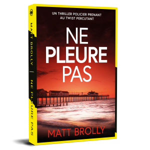 Une couverture en 3D du livre *Ne Pleure Pas* de Matt Brolly (BROCHÉ), représentant un coucher de soleil rouge sur une jetée et l'océan, avec un texte en blanc et jaune bien mis en valeur et la phrase discrète « Ne t'enfuis pas » intégrée au design, suggérant un lien évocateur avec les thèmes de l'histoire.