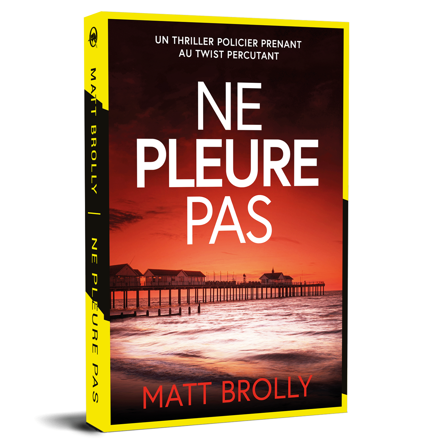 Une couverture en 3D du livre *Ne Pleure Pas* de Matt Brolly (BROCHÉ), représentant un coucher de soleil rouge sur une jetée et l'océan, avec un texte en blanc et jaune bien mis en valeur et la phrase discrète « Ne t'enfuis pas » intégrée au design, suggérant un lien évocateur avec les thèmes de l'histoire.